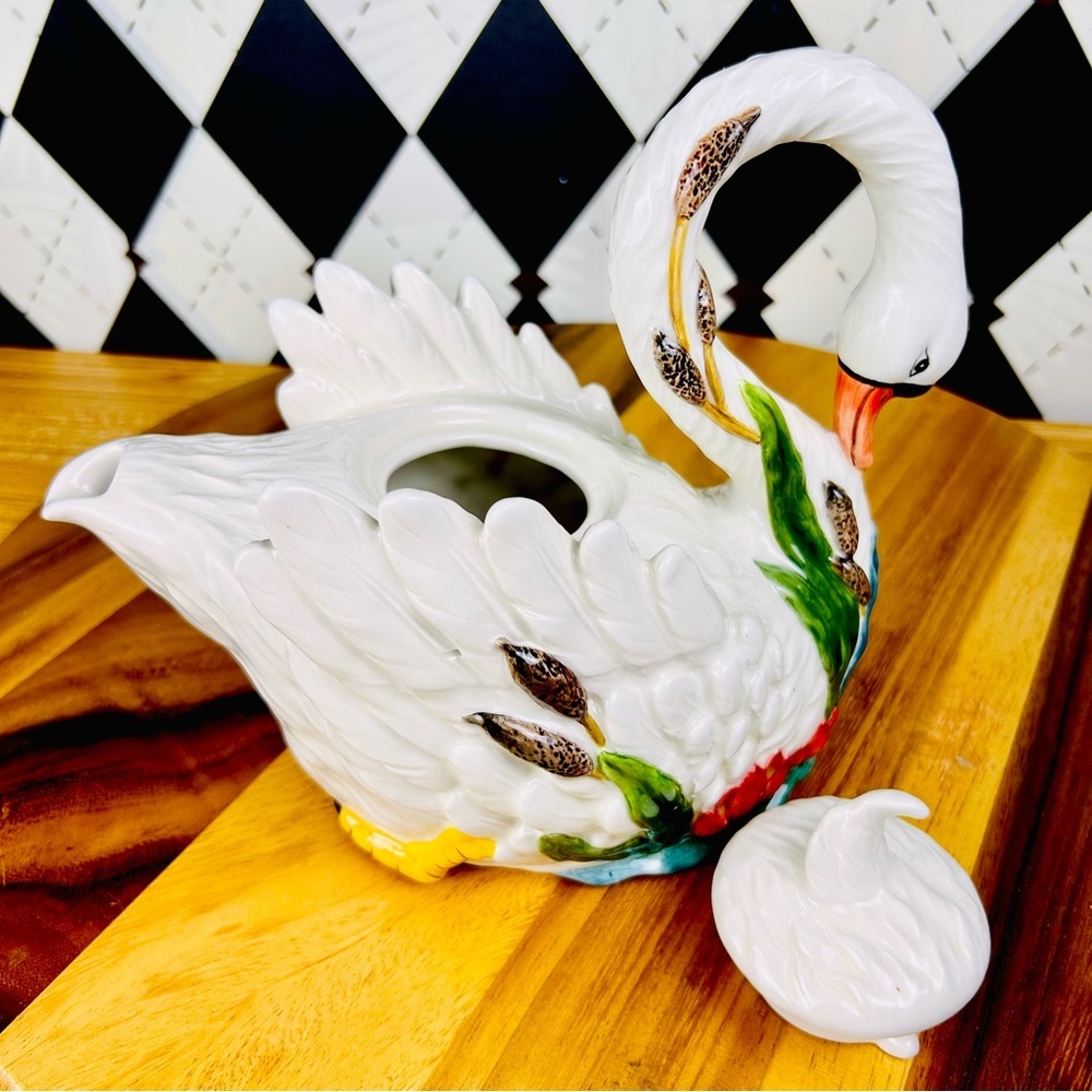 Ceramic Swan Teapot – Hand-Painted 3D Relief Design, Perfect Condition